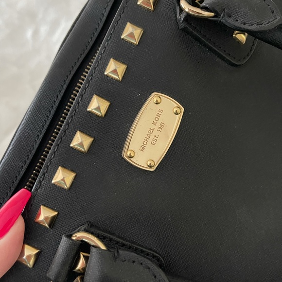 Michale Kors Purse - Picture 3 of 8